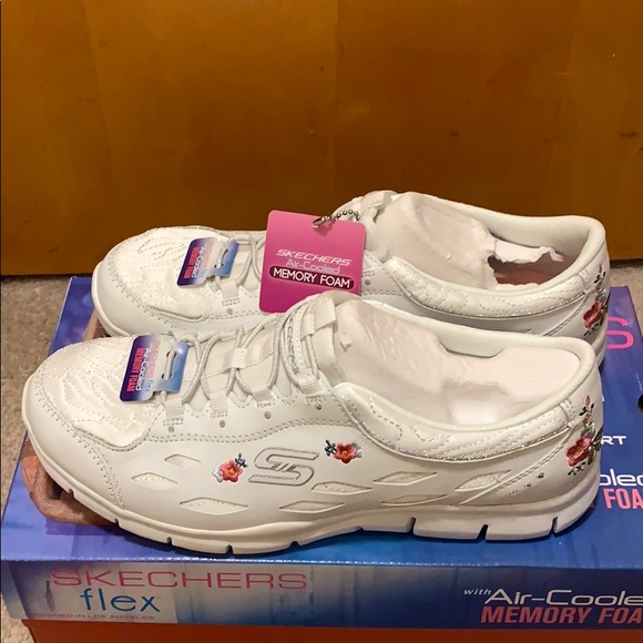skechers divine bloom